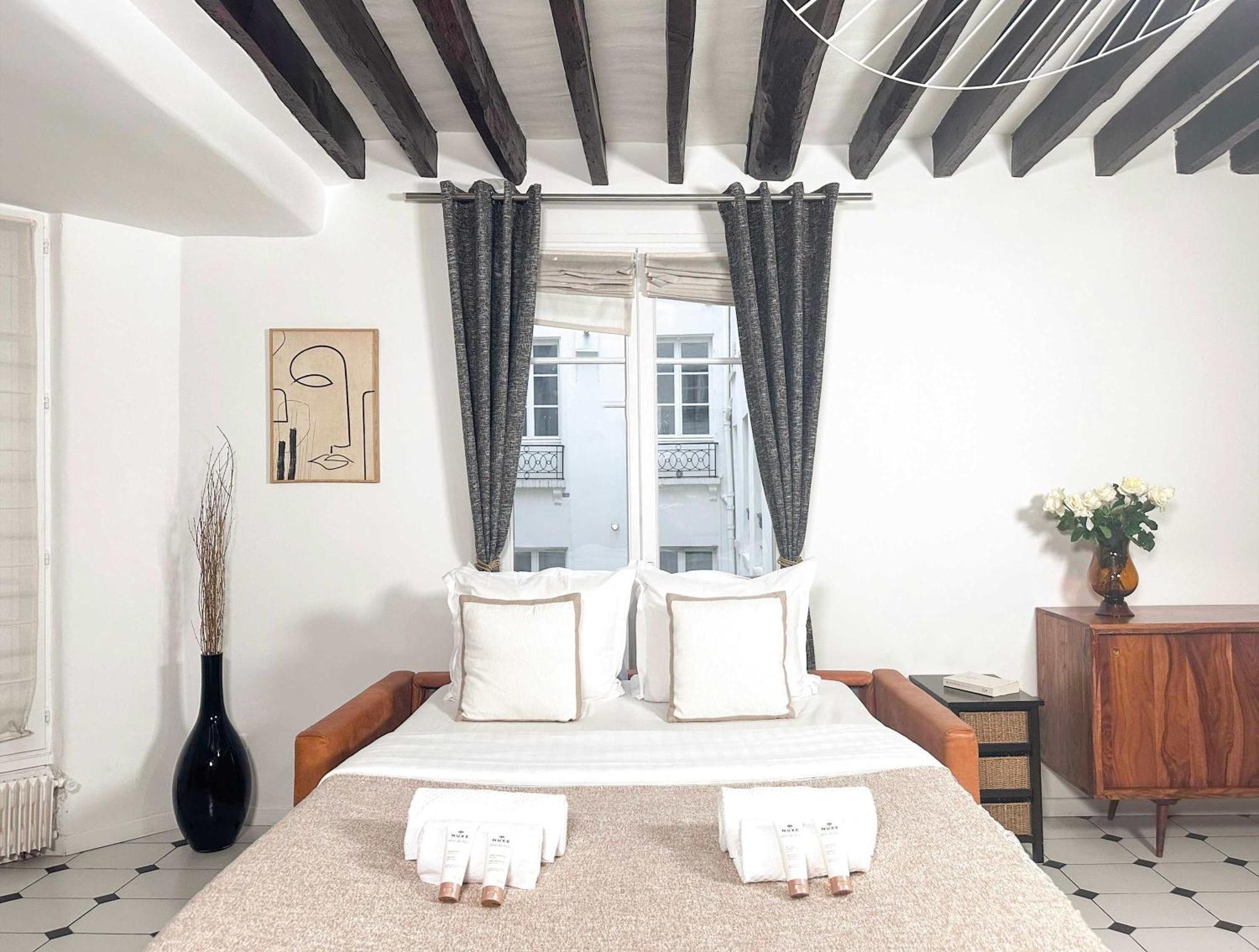 Modern & Spacious Near Le Marais Appartement Parijs